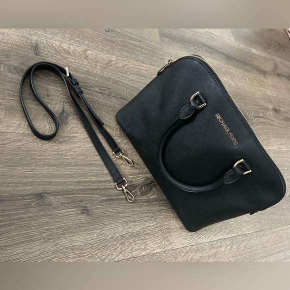 Michael Kors Cindy Dome LG Satchel Black & Gold Saffiano Leather - Picture 2 of 12